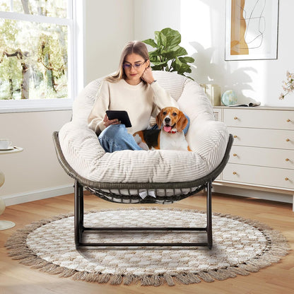 Scandinavian Swing: Modern Egg Chair with Cozy Comfort